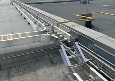 Pose des fils sur le toit - Service installation éclairage intérieur et extérieur en Montérégie - Les Entreprise Électricité R.B.M